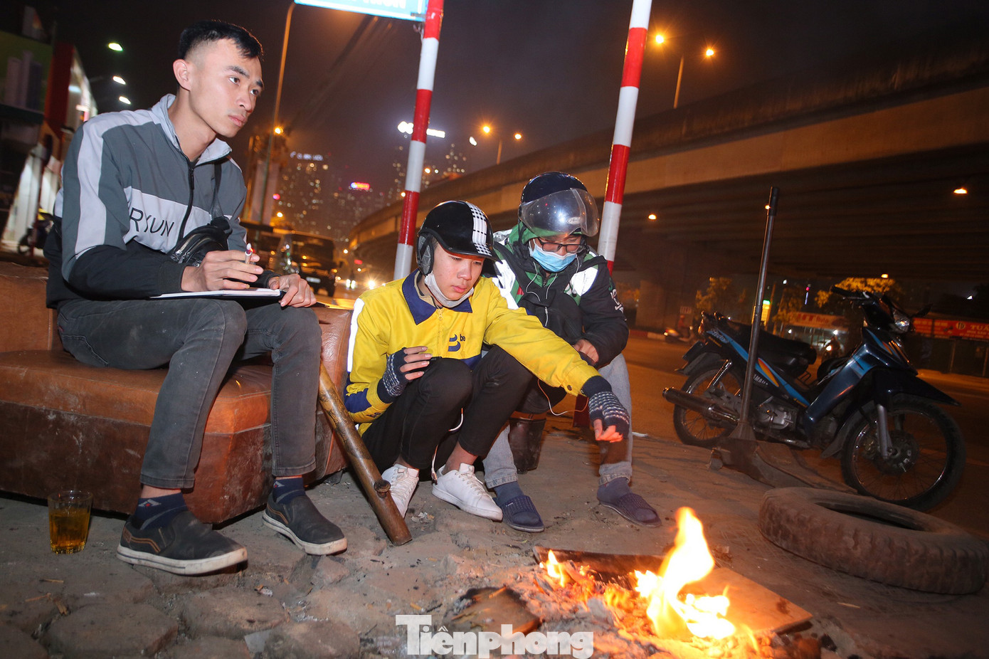 Lái xe công nghệ Hà Nội xoay xở mưu sinh trong thuế phí và giá lạnh ảnh 2