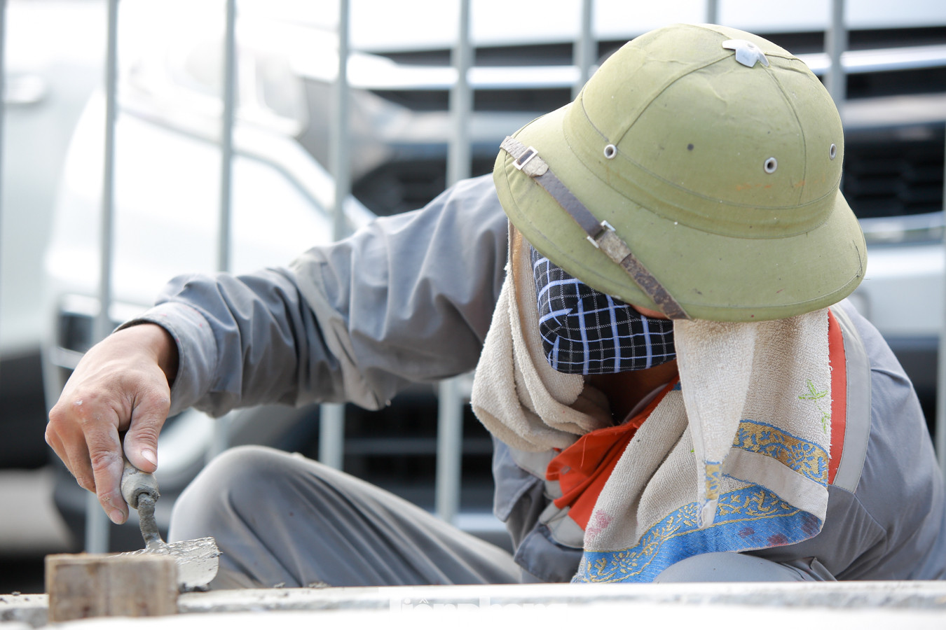 Cận cảnh cầu vượt nút giao thông Nguyễn Văn Huyên - Hoàng Quốc Việt sắp thông xe ảnh 11