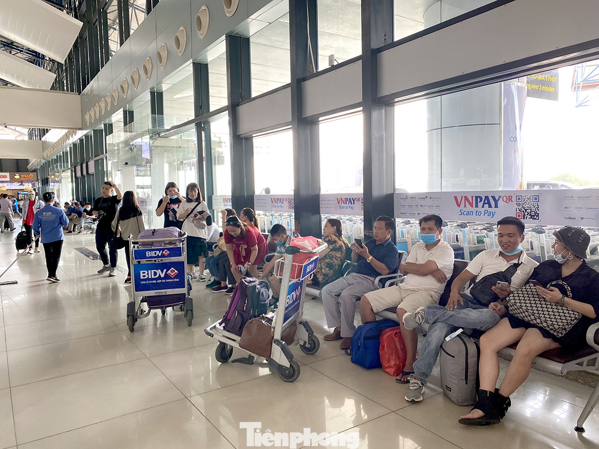 Sân bay Nội Bài sôi động trở lại sau kỳ nghỉ 'COVID -19' ảnh 10