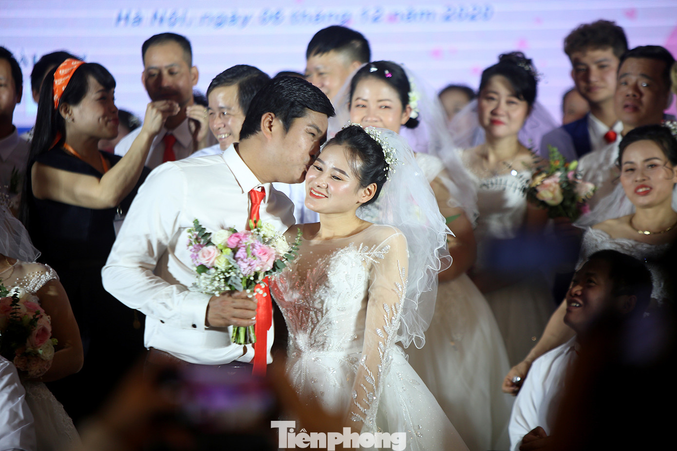 Xúc động lễ cưới tập thể 'Giấc mơ có thật' ảnh 5