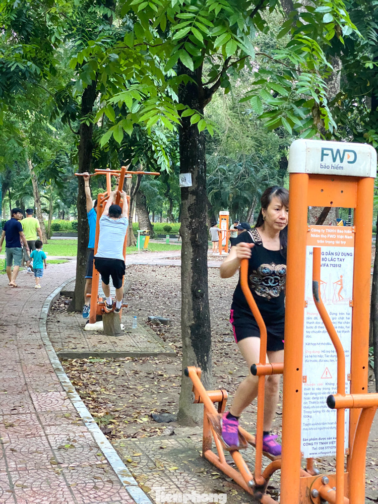 Thấy gì ở Công viên Thống Nhất sau 1 tháng đóng cửa phòng COVID-19 ảnh 8