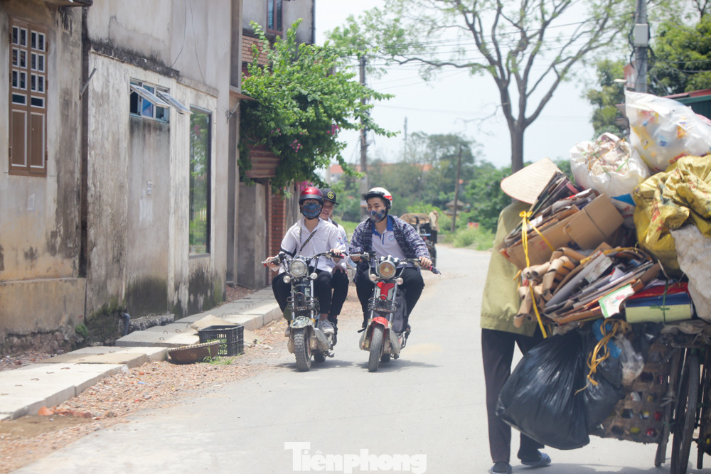 Sau phong tỏa, người dân thôn Đông Cứu trở lại nhịp sống bình thường thế nào? ảnh 2