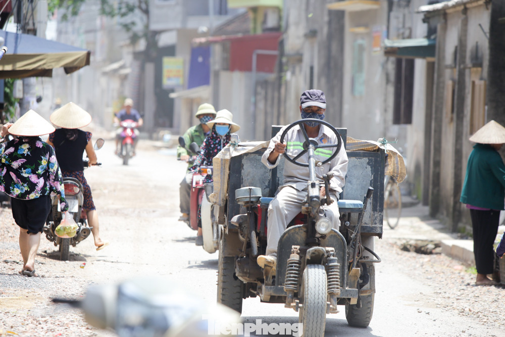 Sau phong tỏa, người dân thôn Đông Cứu trở lại nhịp sống bình thường thế nào? ảnh 3
