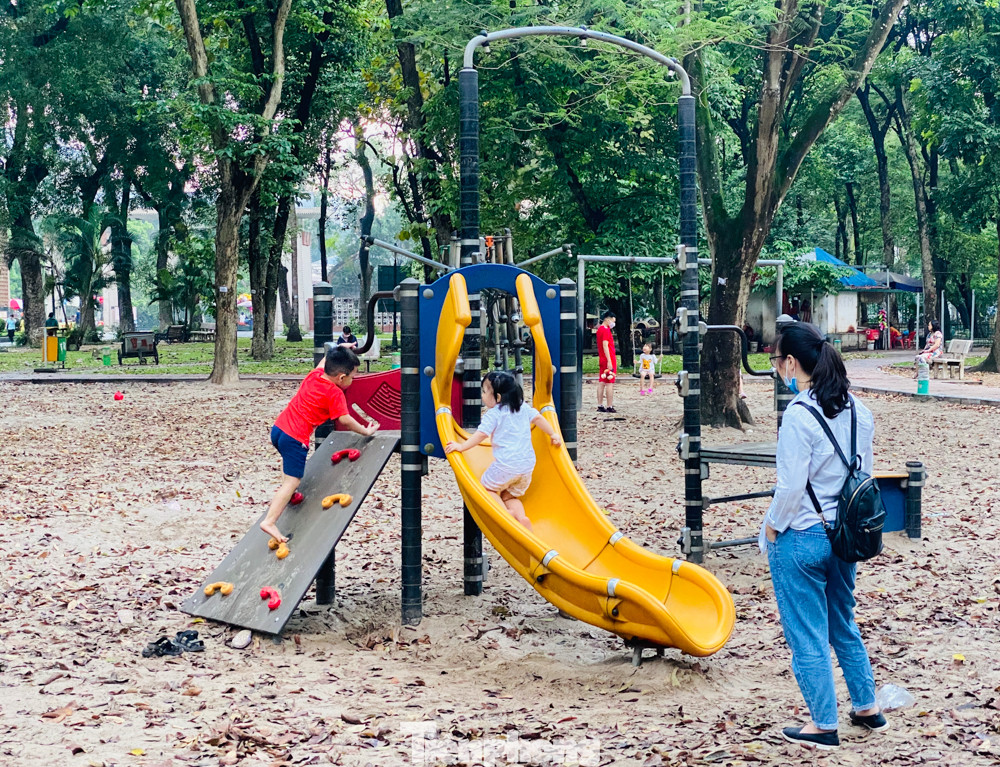 Thấy gì ở Công viên Thống Nhất sau 1 tháng đóng cửa phòng COVID-19 ảnh 12