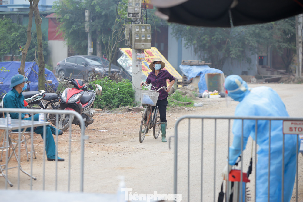  Lập 12 chốt kiểm soát, cách ly cả thôn Đông Cứu - Thường Tín vì có ca mắc COVID-19 ảnh 5