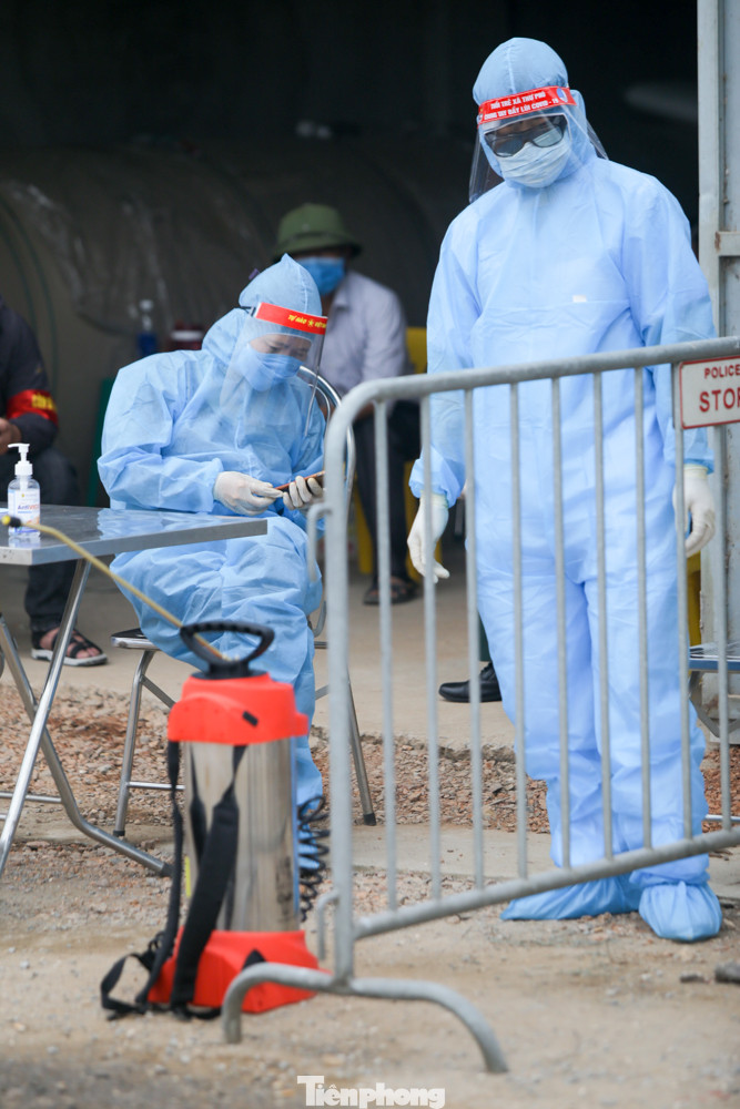  Lập 12 chốt kiểm soát, cách ly cả thôn Đông Cứu - Thường Tín vì có ca mắc COVID-19 ảnh 11