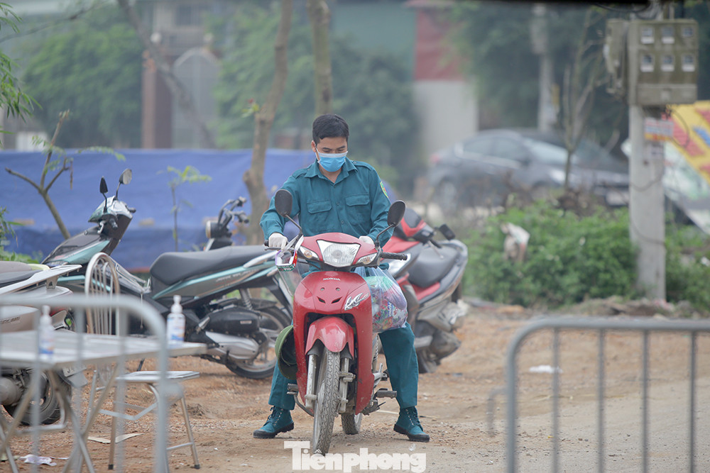  Lập 12 chốt kiểm soát, cách ly cả thôn Đông Cứu - Thường Tín vì có ca mắc COVID-19 ảnh 9