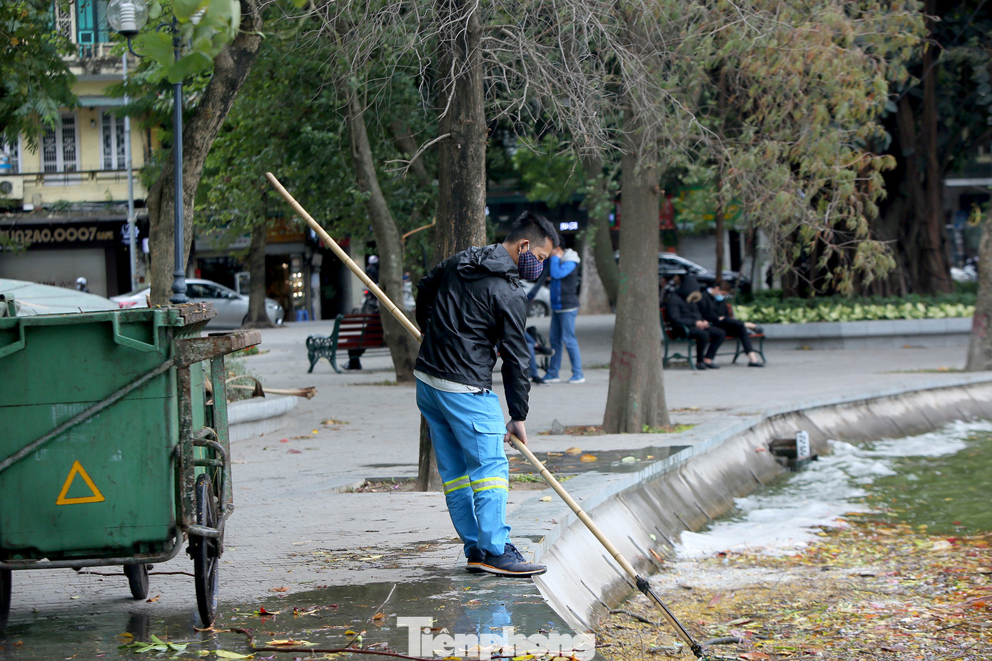 Người lao động ở Hà Nội mưu sinh trong đợt rét mạnh nhất từ đầu mùa đông ảnh 6