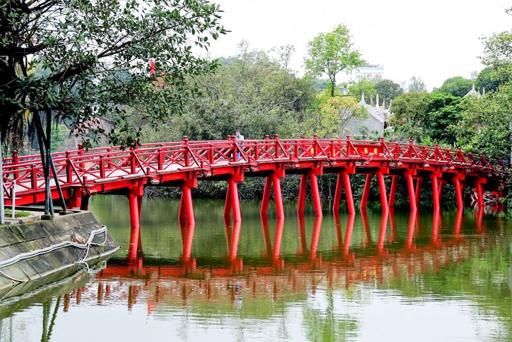 Hà Nội tĩnh mịch mùa COVID-19 qua gương soi bóng nước ảnh 11