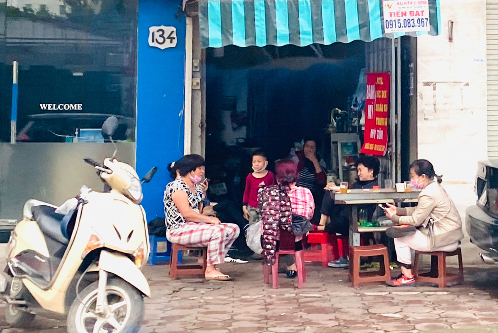 Hà Nội: Người dân lại đổ ra đường, có nơi ùn tắc nhẹ dù đang cách ly xã hội ảnh 7