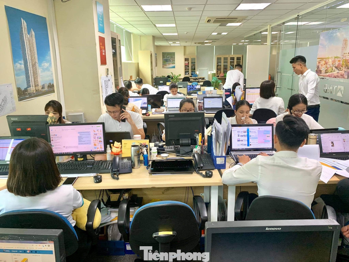 Công sở Hà Nội kích hoạt trở lại biện pháp phòng, chống dịch COVID-19 ảnh 12