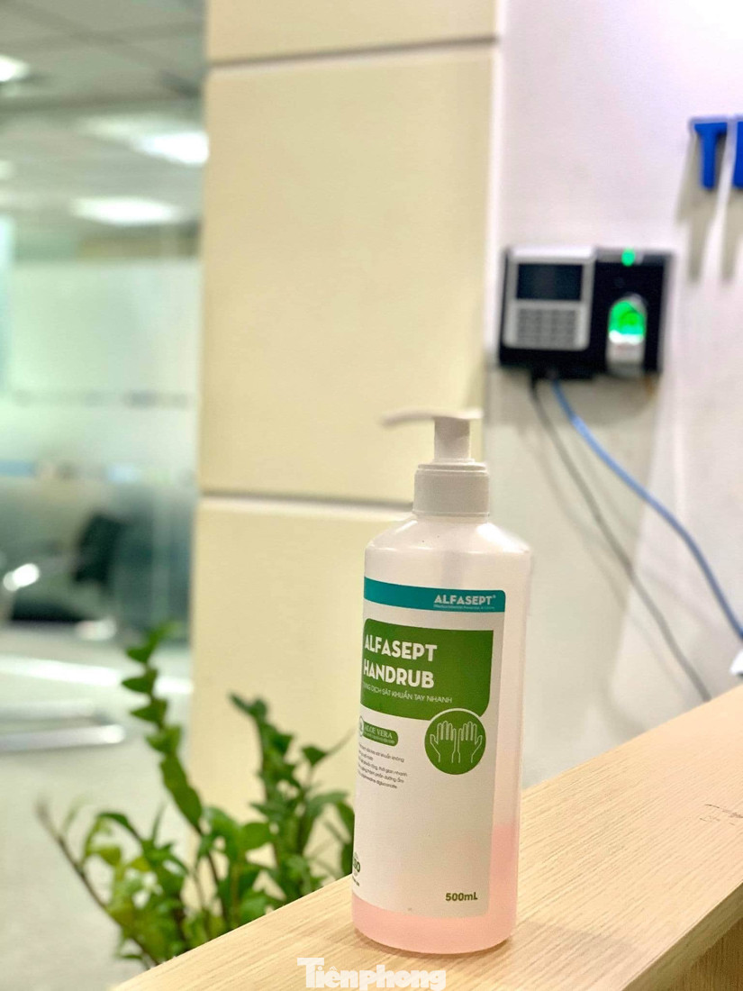 Công sở Hà Nội kích hoạt trở lại biện pháp phòng, chống dịch COVID-19 ảnh 9