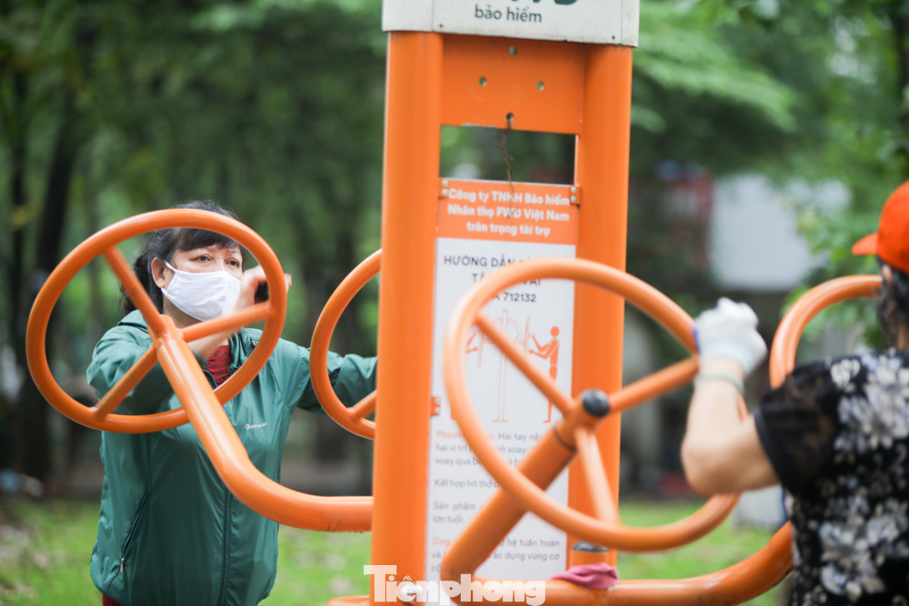 Thấy gì ở Công viên Thống Nhất sau 1 tháng đóng cửa phòng COVID-19 ảnh 4