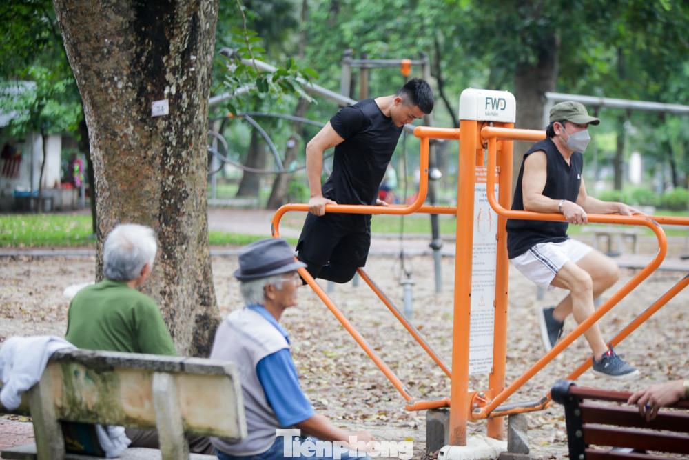 Thấy gì ở Công viên Thống Nhất sau 1 tháng đóng cửa phòng COVID-19 ảnh 6