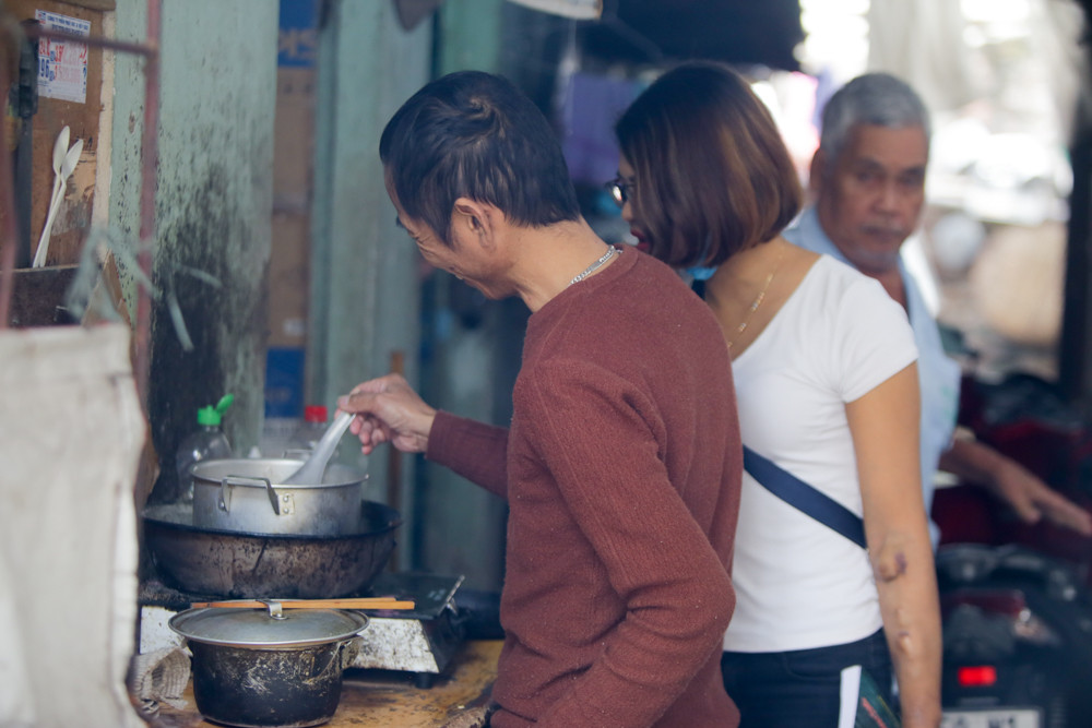 Cô gái ngủ cùng 2 bệnh nhân COVID-19, xét nghiệm 3 lần đều âm tính ảnh 2 Cô gái ngủ cùng 2 bệnh nhân COVID-19, xét nghiệm 3 lần đều âm tính ảnh 2