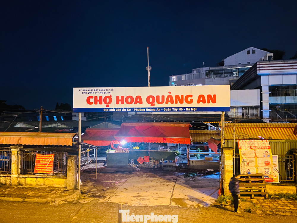 Chợ hoa đêm lớn nhất Thủ Đô vắng khách sau khi dỡ phong toả ảnh 14