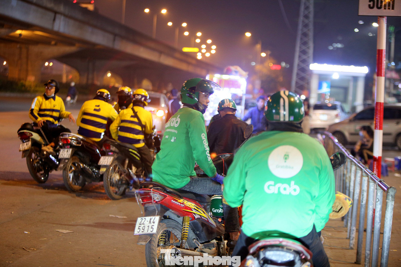 Lái xe công nghệ Hà Nội xoay xở mưu sinh trong thuế phí và giá lạnh ảnh 9