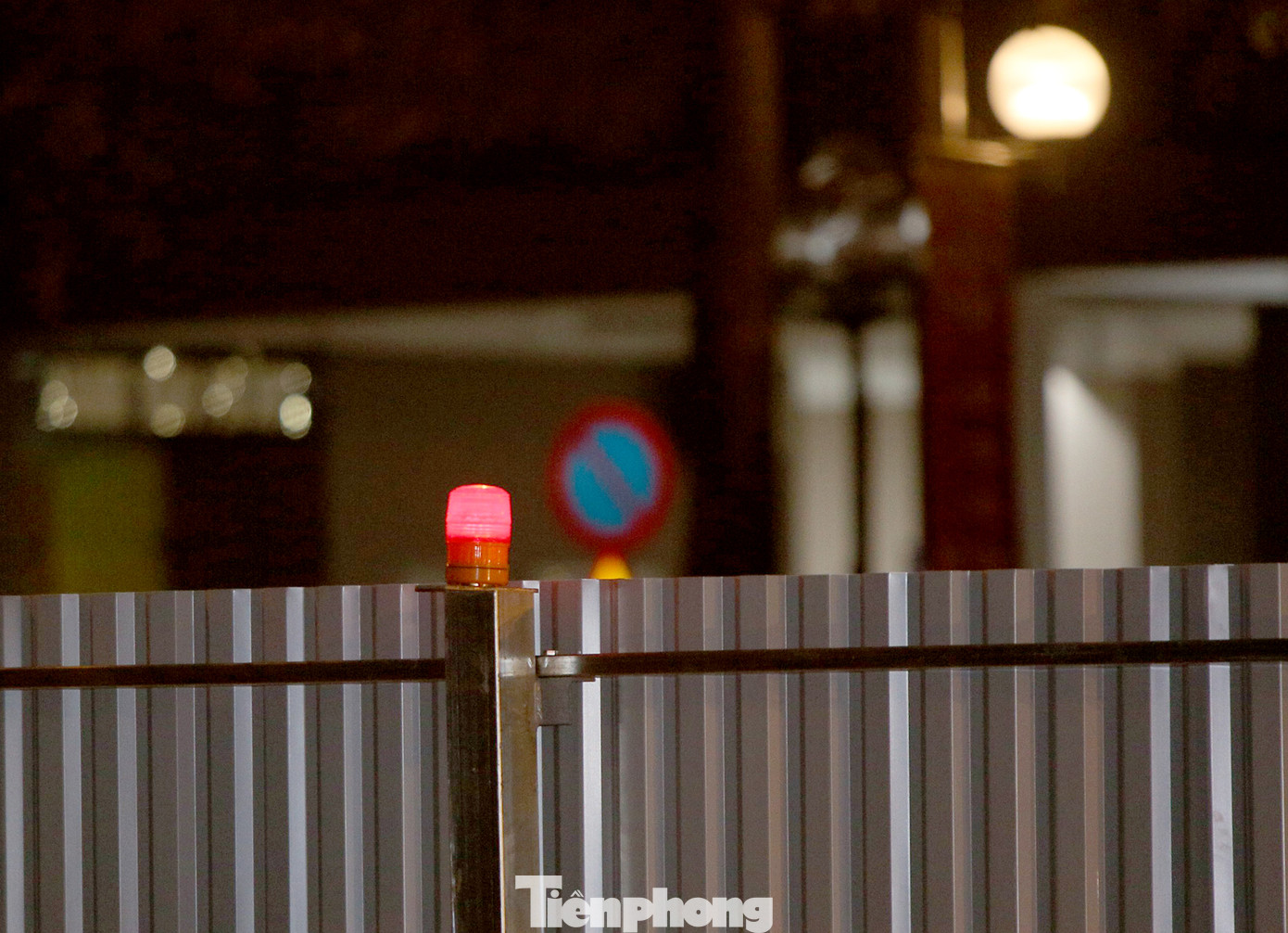 Công nhân trắng đêm thi công hầm chui- nút giao Lê Văn Lương ảnh 12