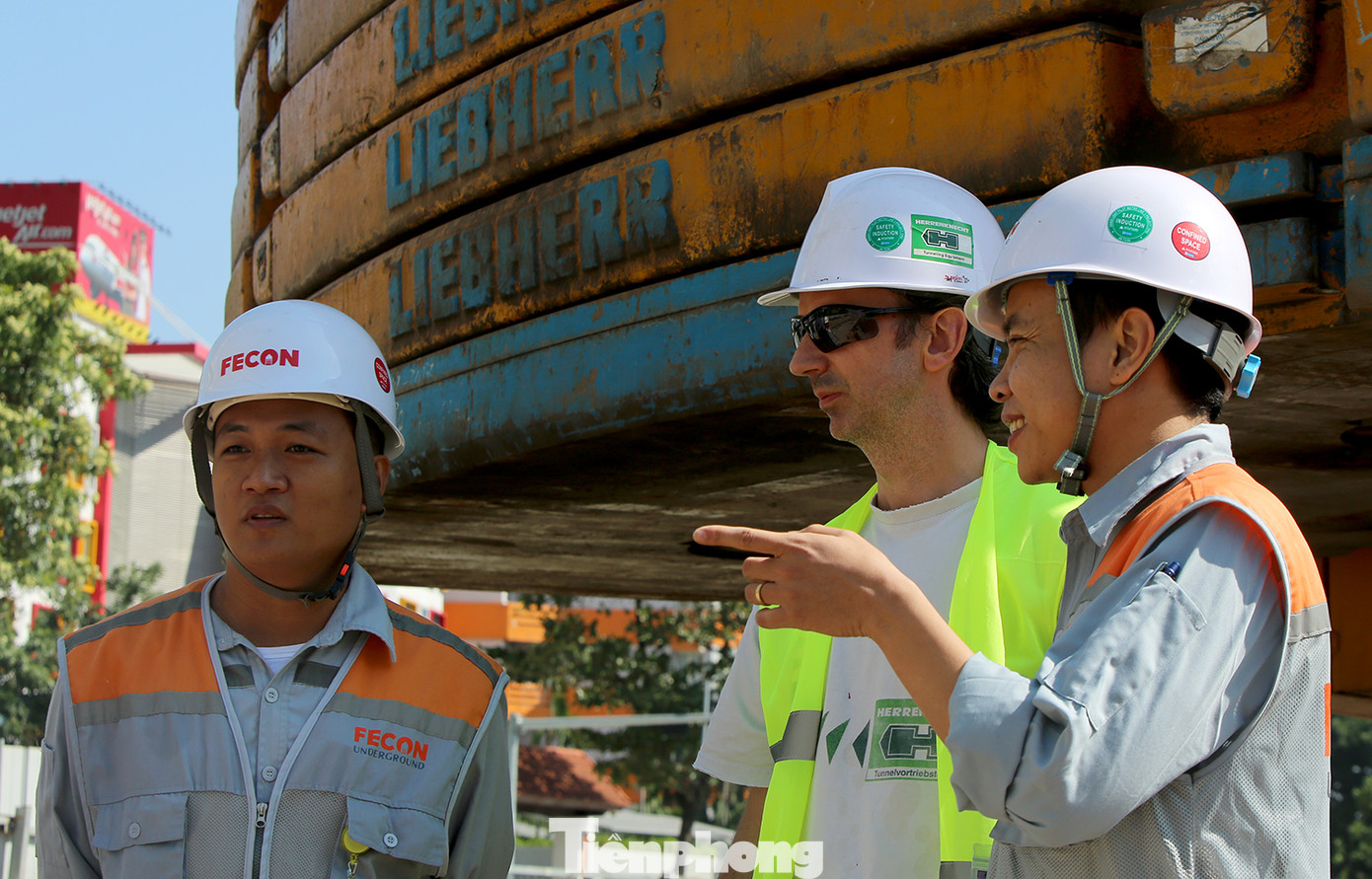 Cận cảnh lắp ráp robot đào hầm 'khủng' nặng 850 tấn thi công Metro Nhổn - ga Hà Nội ảnh 6