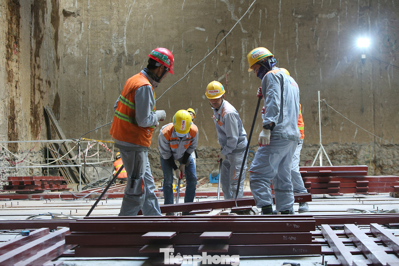 Cận cảnh lắp ráp robot đào hầm 'khủng' nặng 850 tấn thi công Metro Nhổn - ga Hà Nội ảnh 5