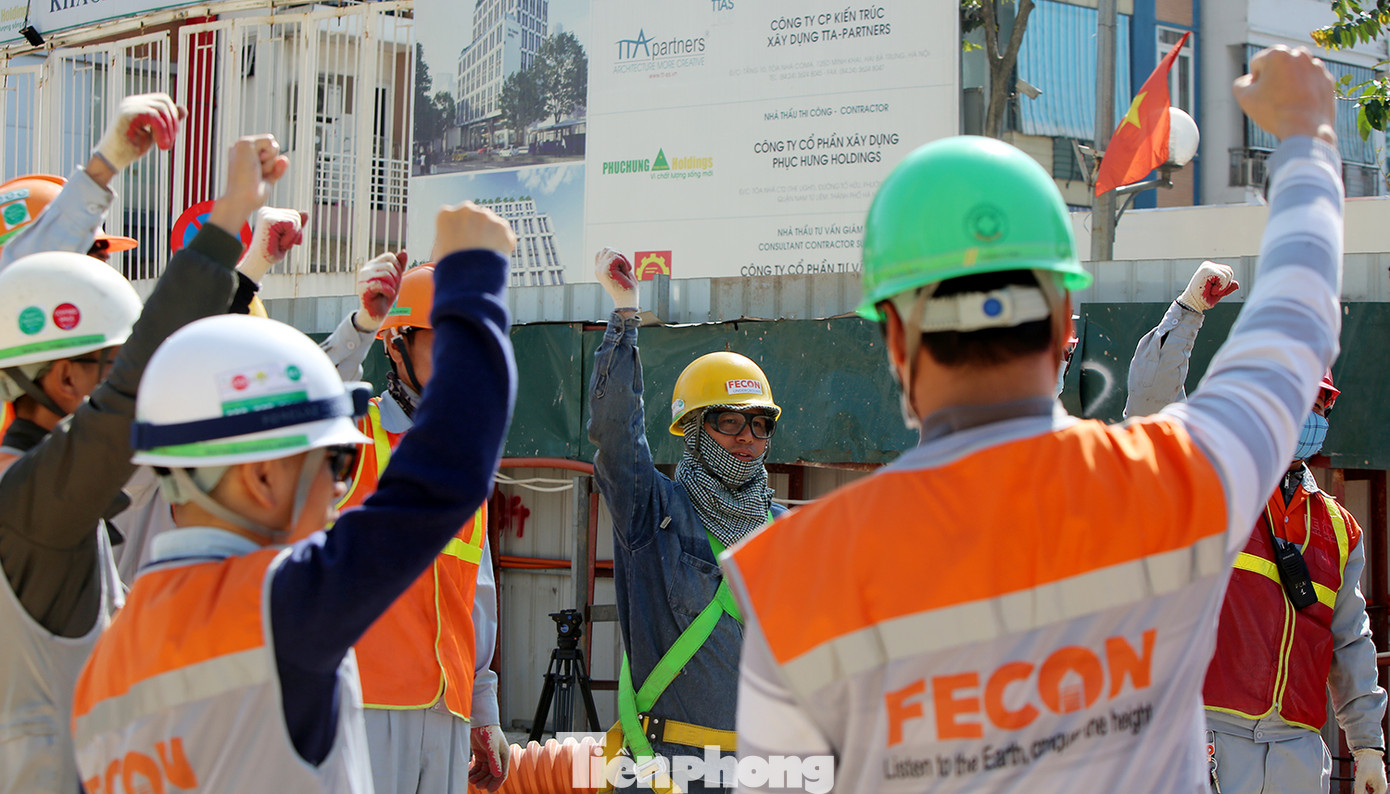 Cận cảnh lắp ráp robot đào hầm 'khủng' nặng 850 tấn thi công Metro Nhổn - ga Hà Nội ảnh 7 Cận cảnh lắp ráp robot đào hầm 'khủng' nặng 850 tấn thi công Metro Nhổn - ga Hà Nội ảnh 7