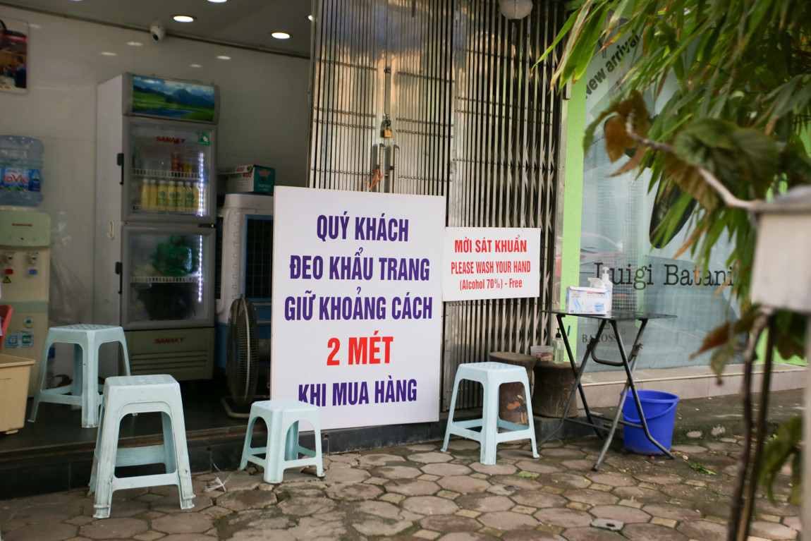 Hàng quán Hà Nội khởi động lại 'lá chắn' phòng chống dịch COVID-19 ảnh 9