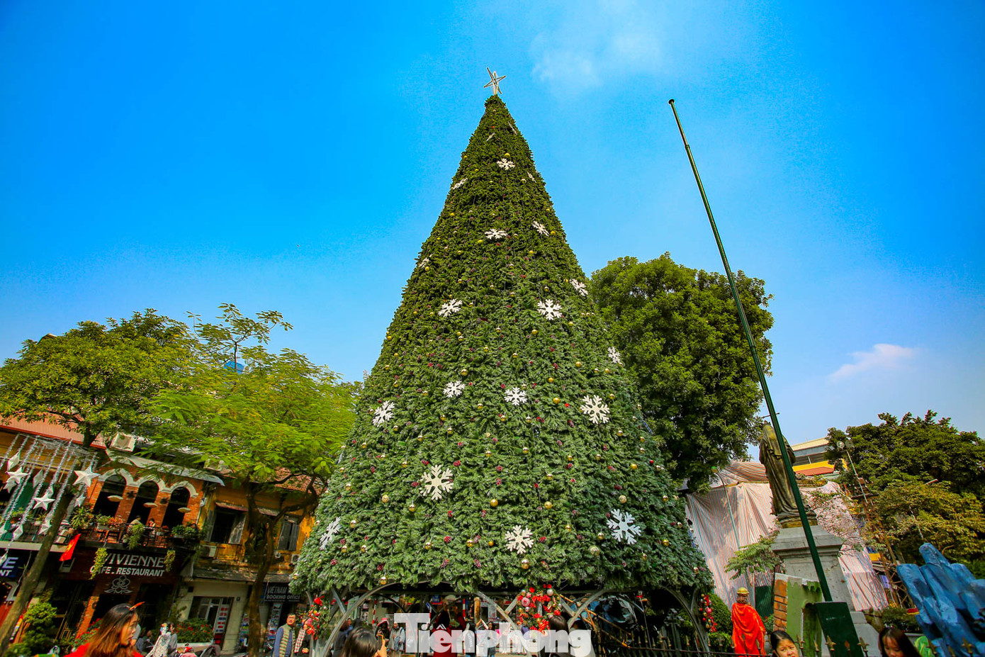 Mùa Giáng sinh về trên đường phố Hà Nội ảnh 10