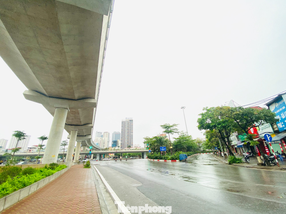 Hà Nội vắng lặng trong ngày đầu xử phạt các trường hợp vi phạm hạn chế ra ngoài ảnh 3