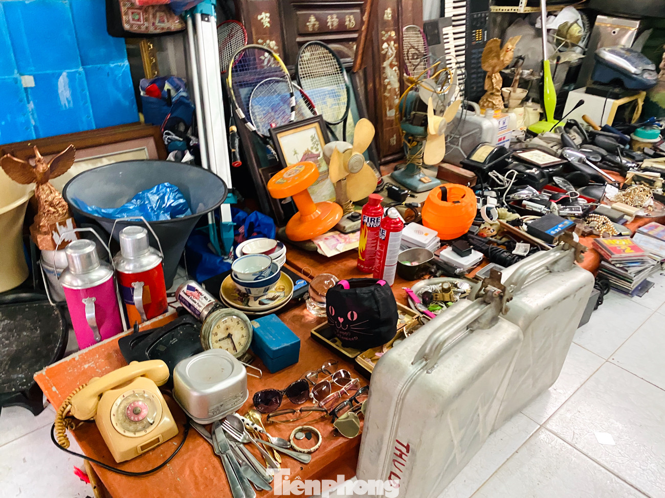 Lạ lùng chợ phiên đồ cũ của những người ưa hoài niệm ảnh 8