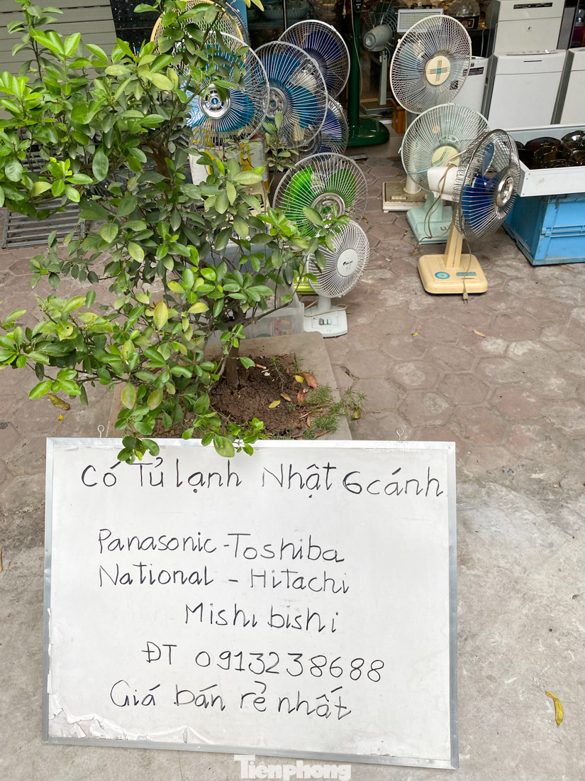 Lạ lùng chợ phiên đồ cũ của những người ưa hoài niệm ảnh 3