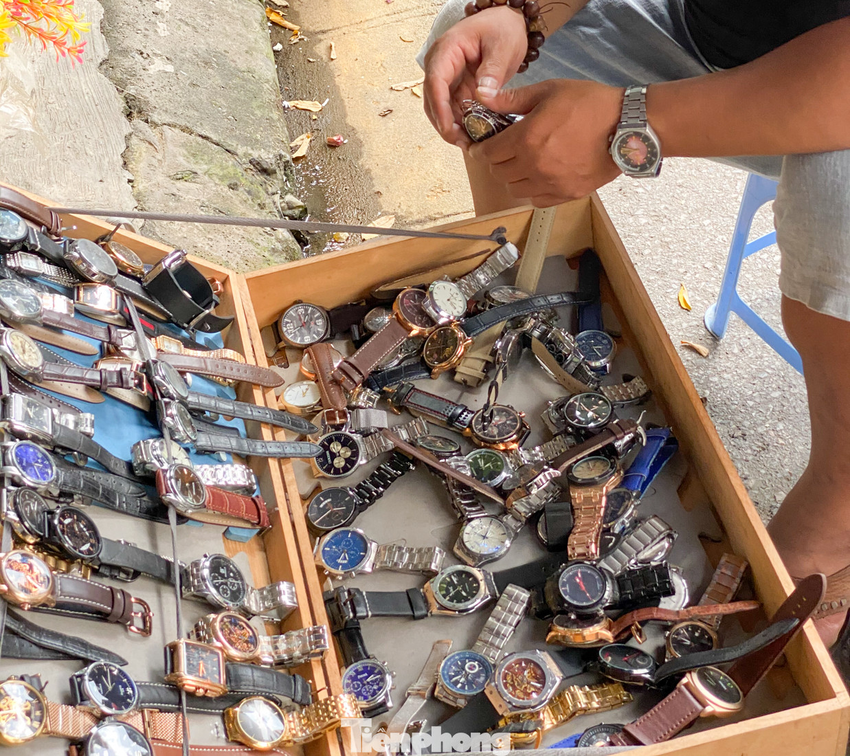 Lạ lùng chợ phiên đồ cũ của những người ưa hoài niệm ảnh 4