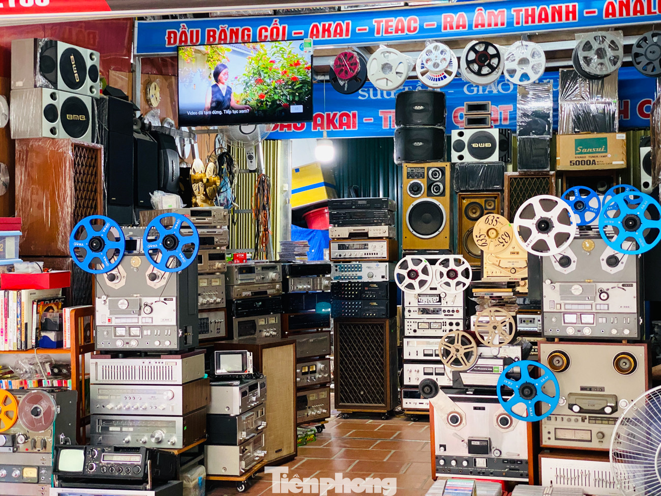 Lạ lùng chợ phiên đồ cũ của những người ưa hoài niệm ảnh 2