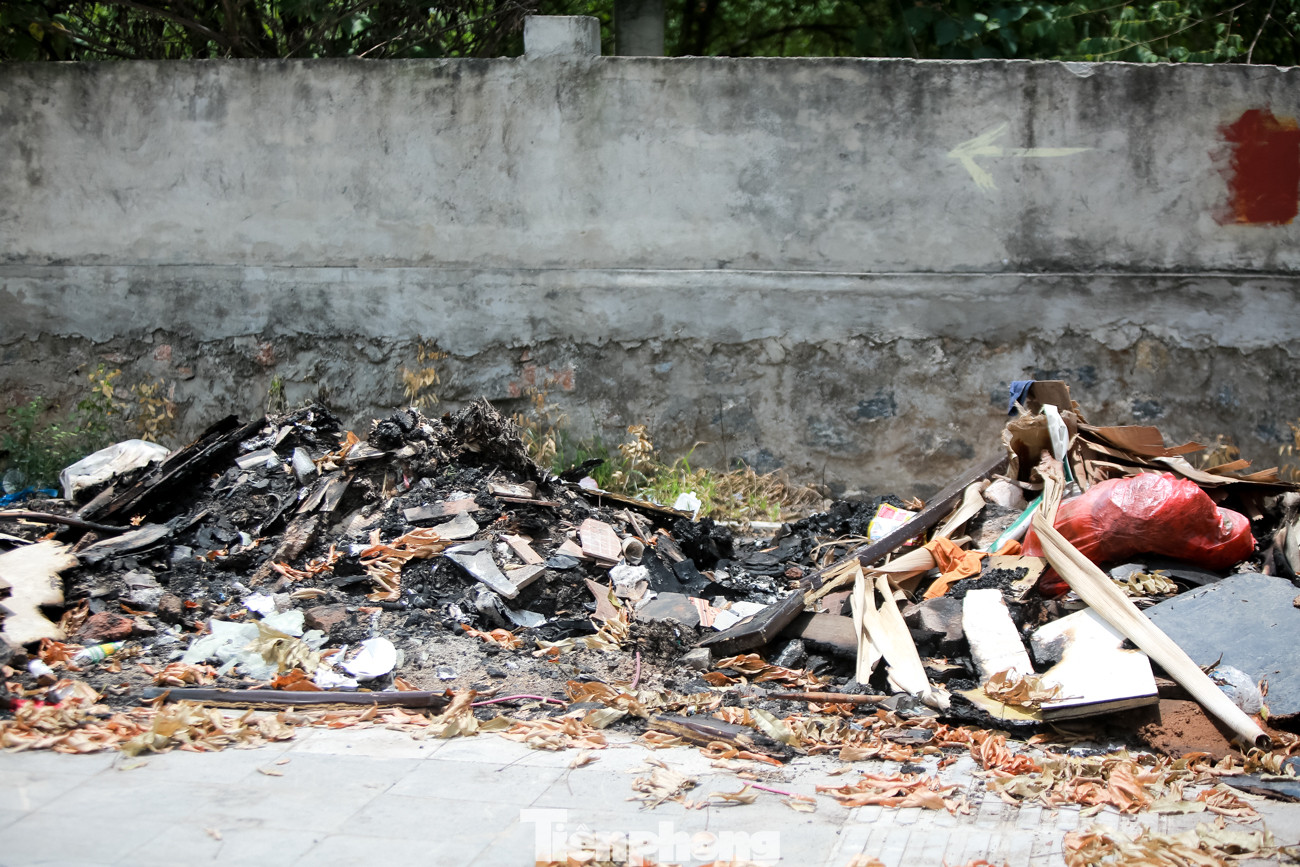 Đại lộ 'nghìn tỷ' ở Hà Nội vừa làm xong đã bị rác thải bủa vây ảnh 4