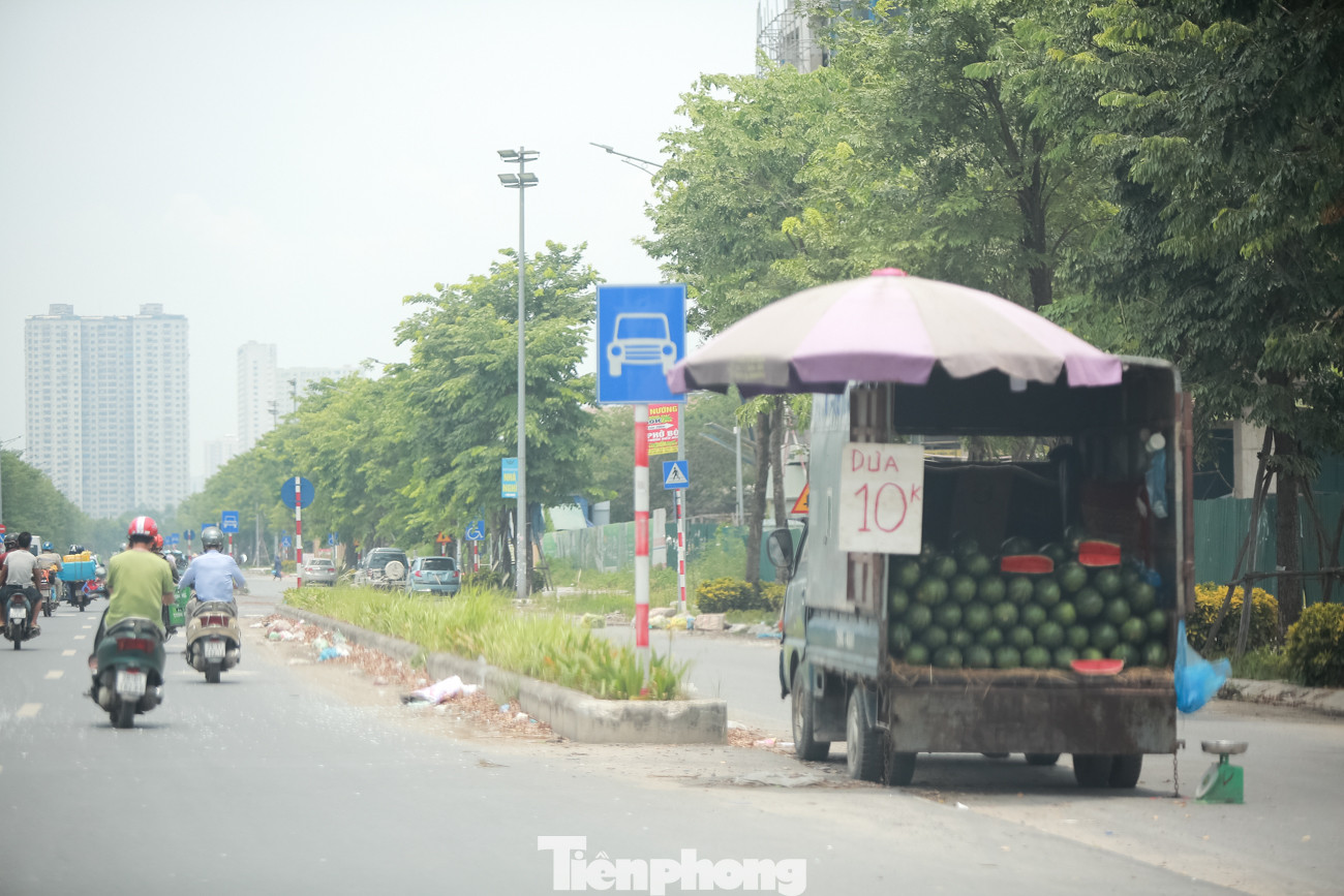 Đại lộ 'nghìn tỷ' ở Hà Nội vừa làm xong đã bị rác thải bủa vây ảnh 14