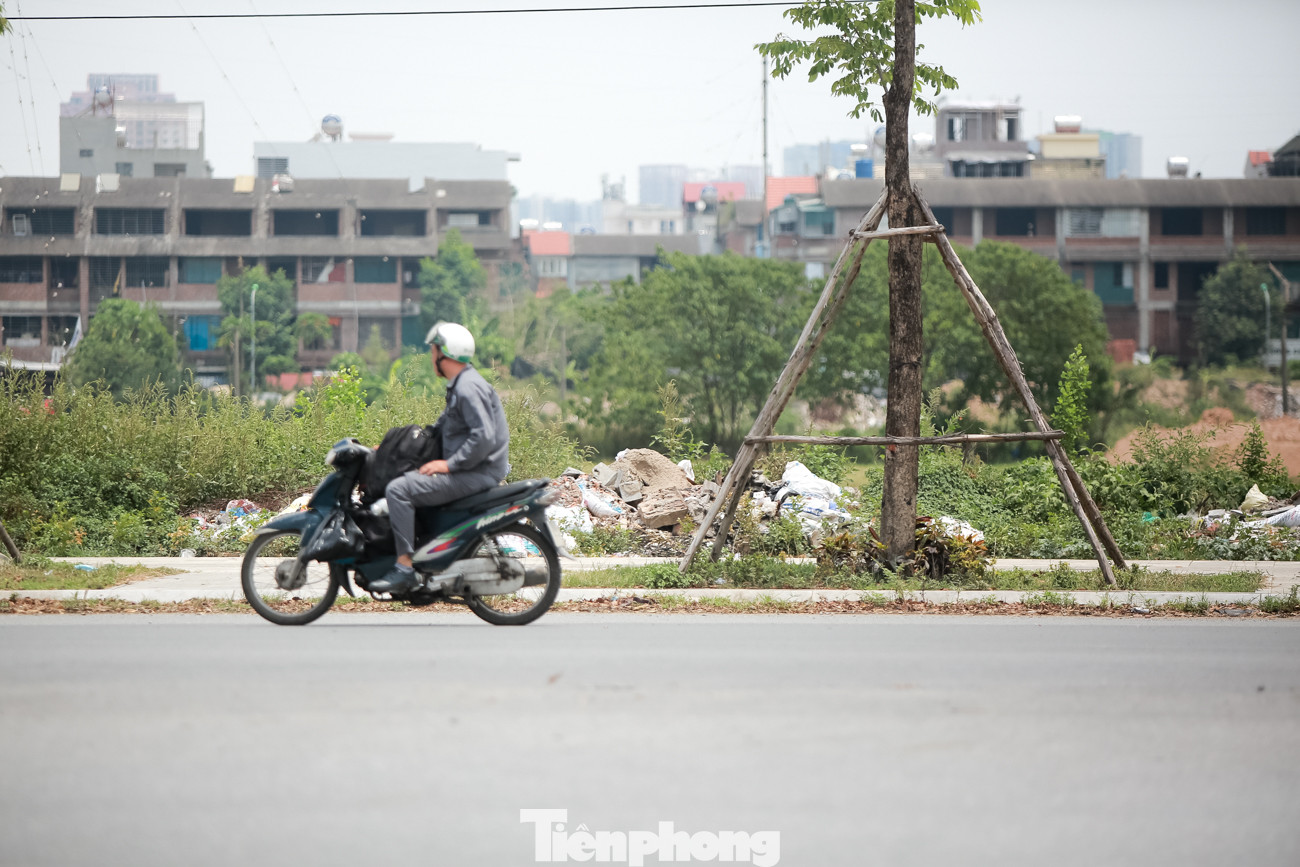 Đại lộ 'nghìn tỷ' ở Hà Nội vừa làm xong đã bị rác thải bủa vây ảnh 8