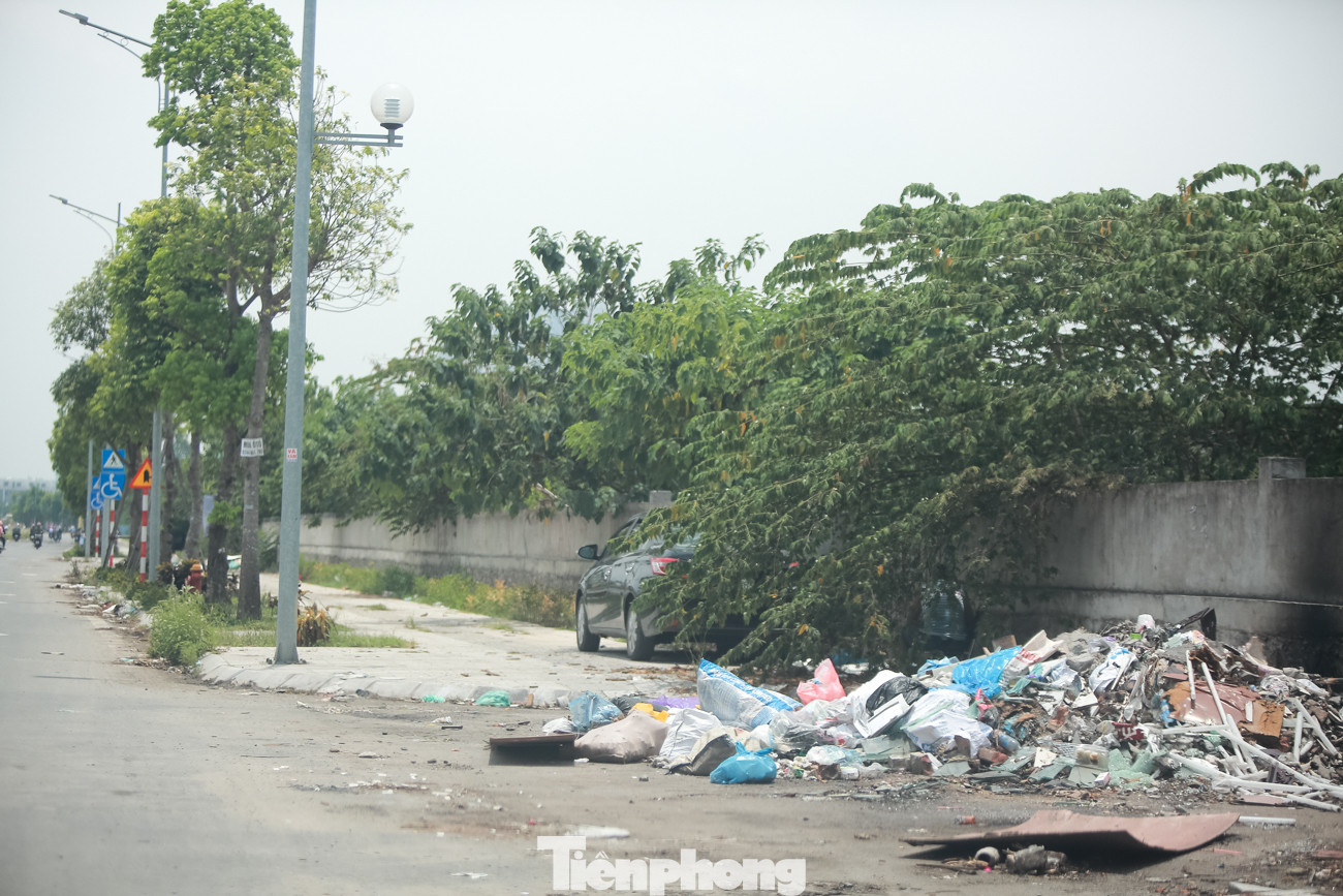 Đại lộ 'nghìn tỷ' ở Hà Nội vừa làm xong đã bị rác thải bủa vây ảnh 5