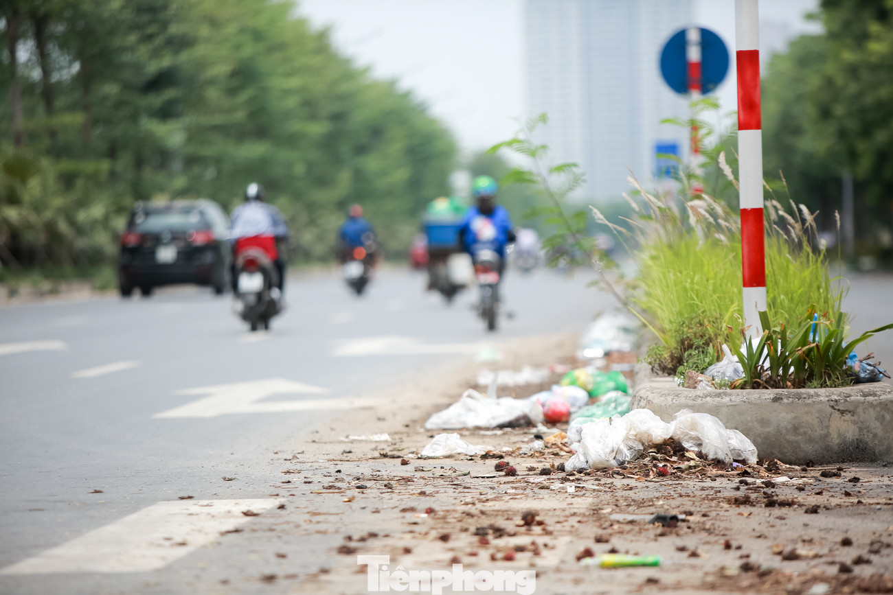 Đại lộ 'nghìn tỷ' ở Hà Nội vừa làm xong đã bị rác thải bủa vây ảnh 13