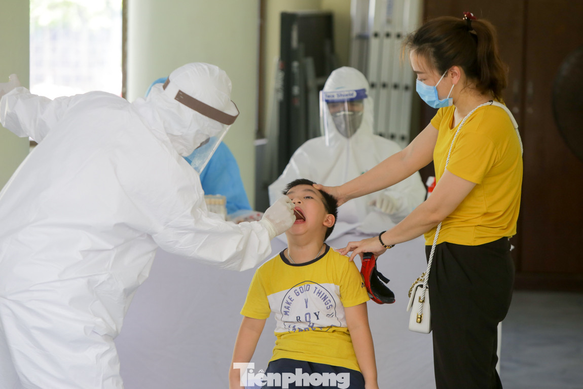 Hà Nội xét nghiệm RT-PCR người về từ Đà Nẵng sau 1 ngày tạm dừng ảnh 5