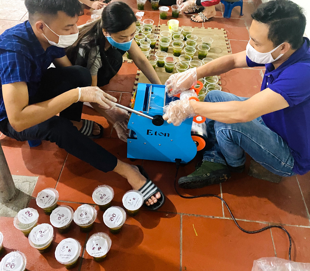 Những tấm lòng thiện nguyện sưởi ấm tình người mùa dịch COVID-19 ảnh 3