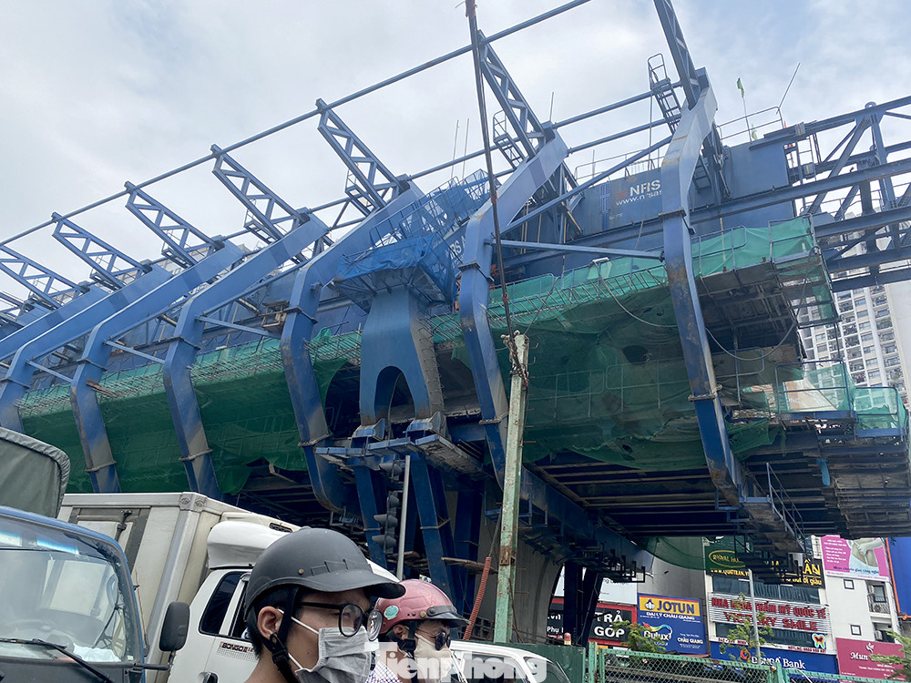 Cận cảnh tuyến đường vành đai 2 trị giá 9.400 tỷ sau 2 năm thi công ảnh 10