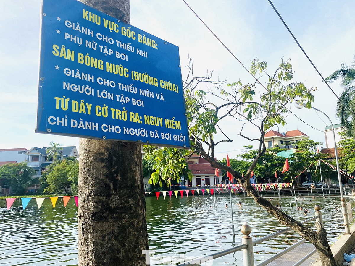 Mùa hè đỏ lửa, ao làng phủ kín bèo 'lột xác' thành bể bơi ảnh 2