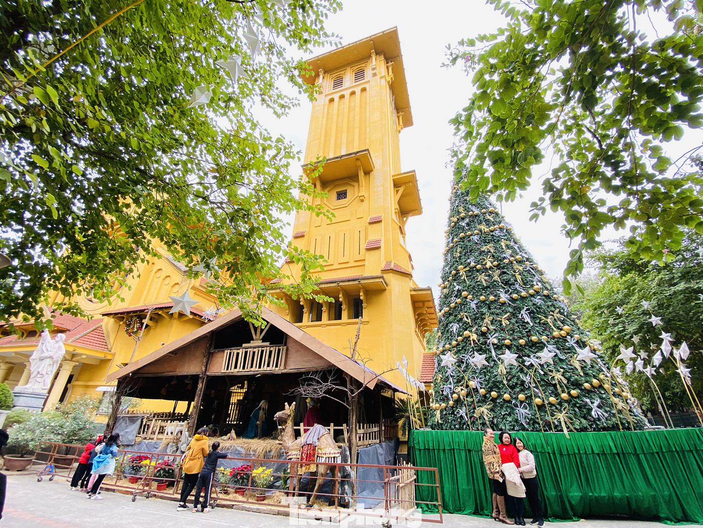 Ngắm Hà Nội lung linh sắc màu tuyệt đẹp đón Noel ảnh 5