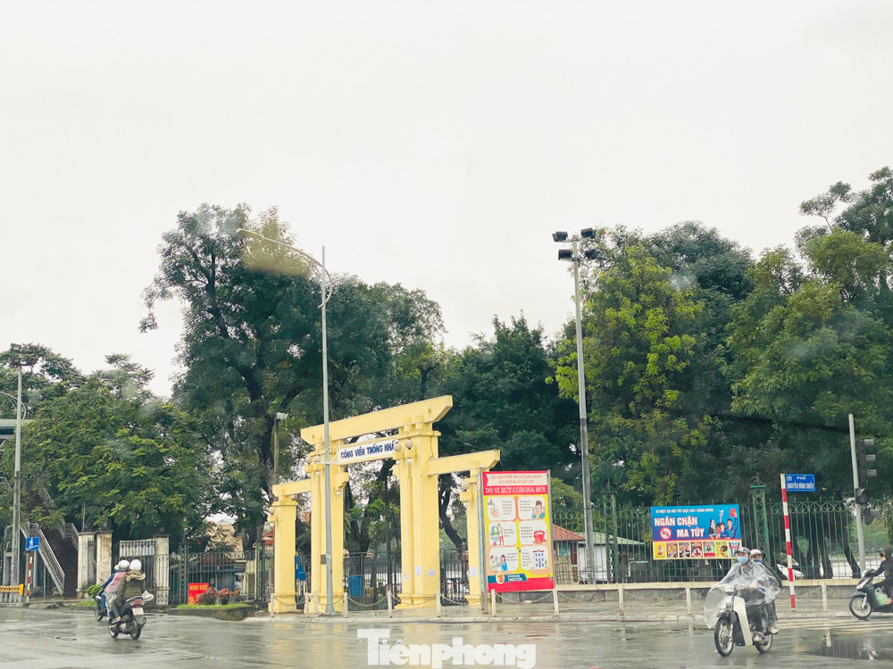 Hà Nội vắng lặng trong ngày đầu xử phạt các trường hợp vi phạm hạn chế ra ngoài ảnh 9