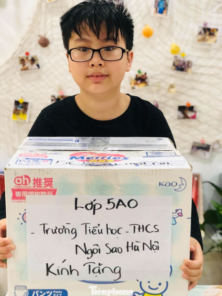 Các em học sinh tự làm mũ chống giọt bắn gửi các y bác sỹ chống dịch ảnh 10