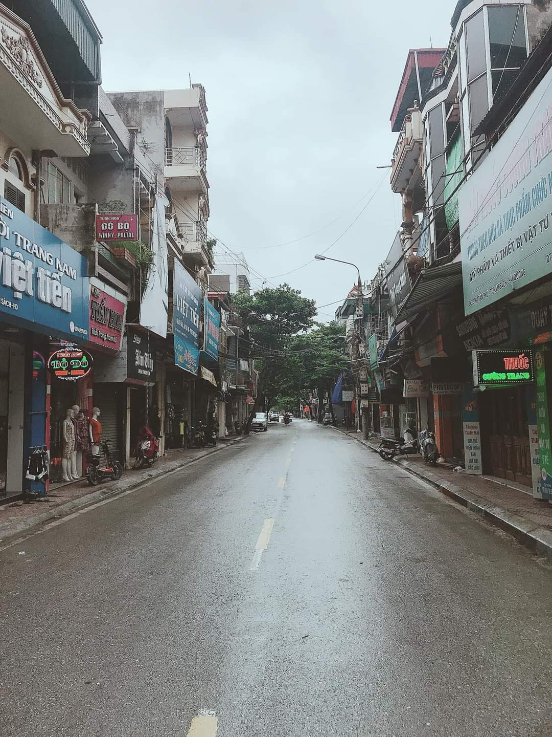 Thành phố Hải Dương vắng lặng ngày đầu giãn cách toàn xã hội ảnh 9