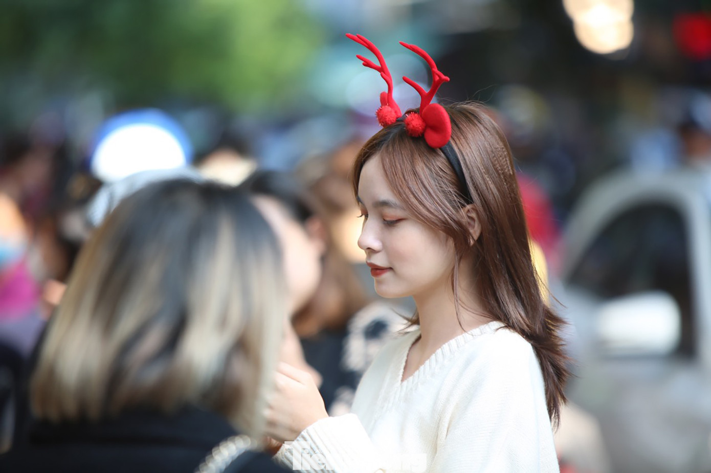 Giới trẻ lên phố Hàng Mã chụp ảnh Giáng sinh ảnh 3