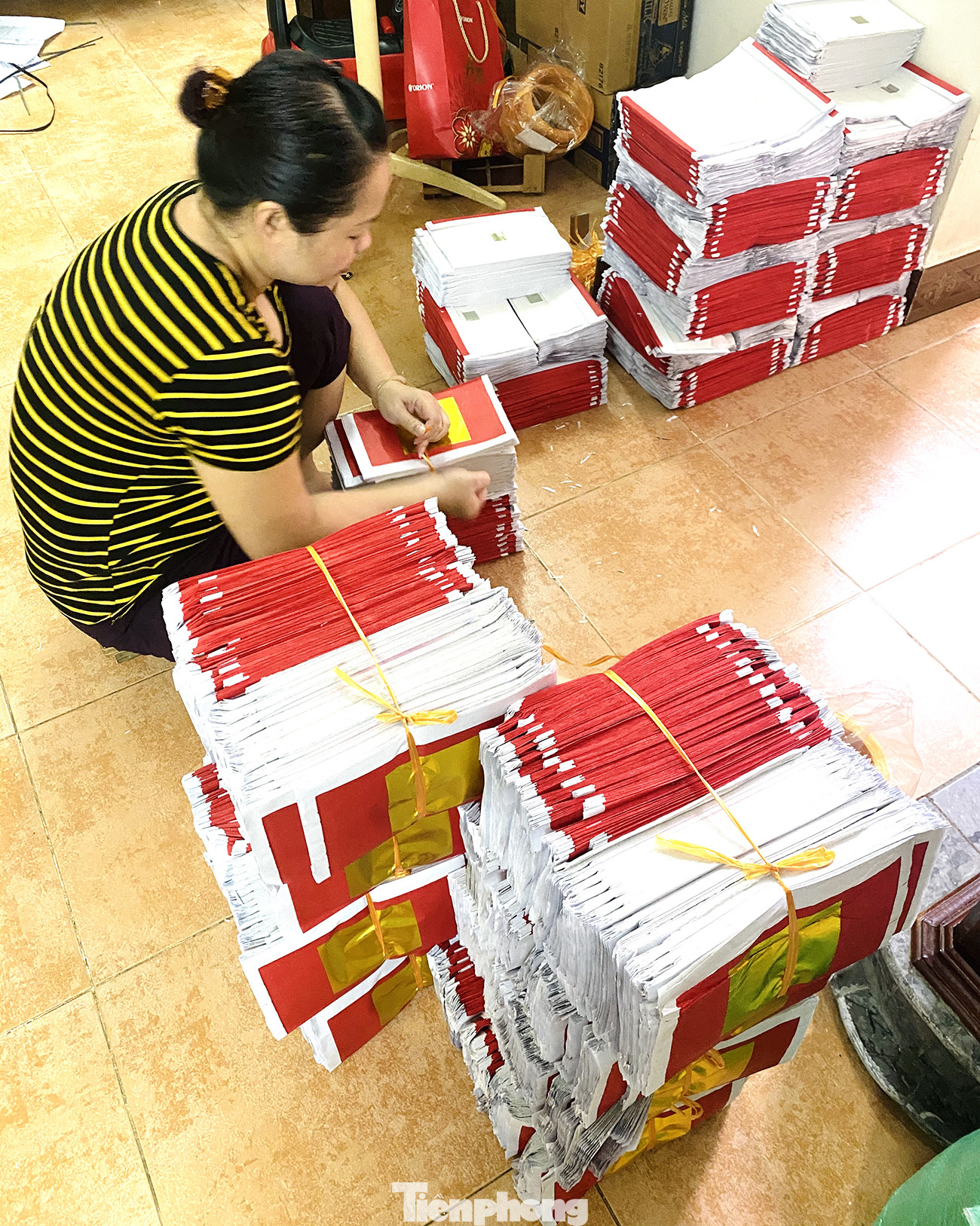  'Ngân hàng địa phủ' ở Hà Nội đìu hiu khác lạ gần lễ Vu Lan ảnh 3