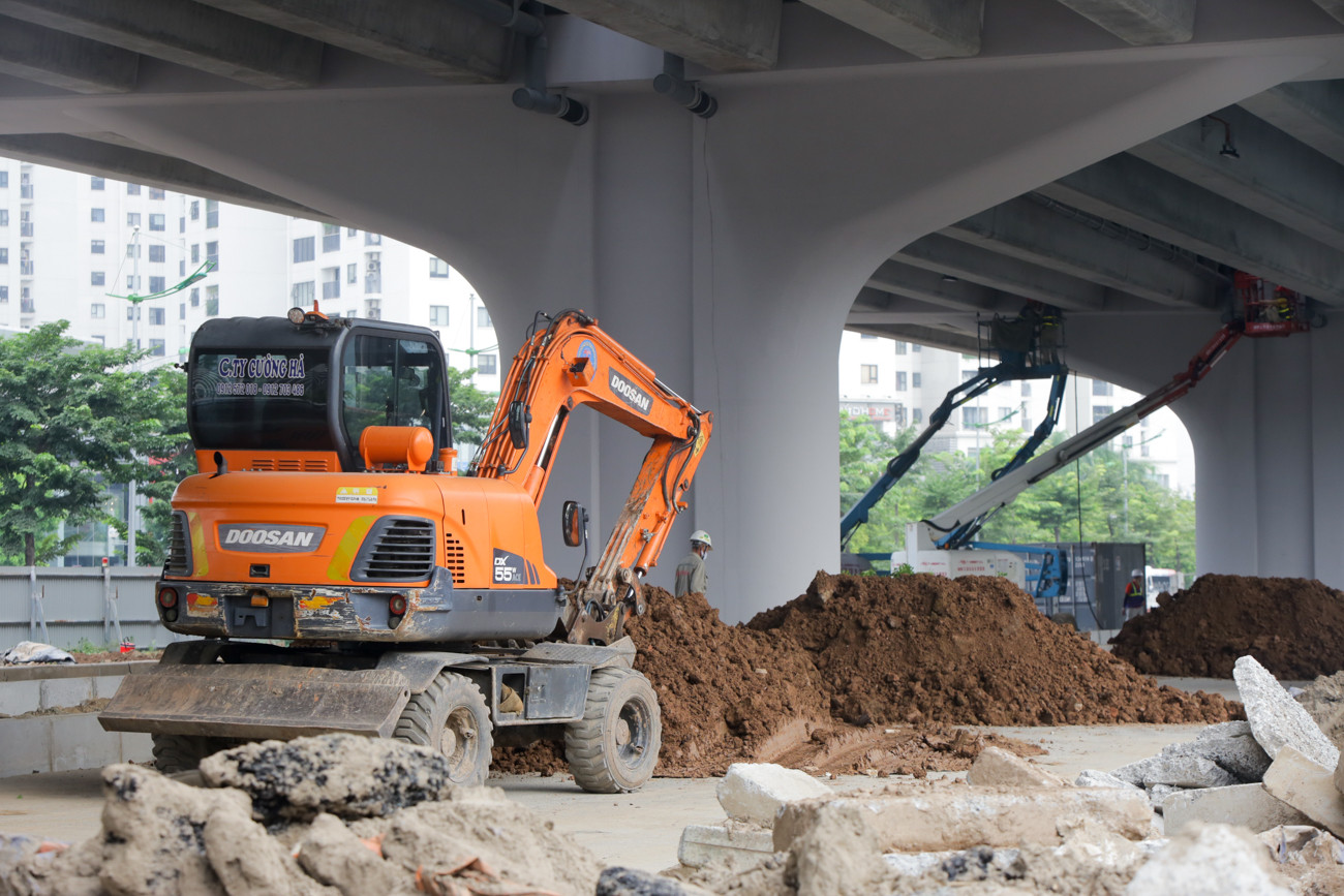 Dự kiến, công trình sẽ đưa vào sử dụng từ tháng 10/2020 để chào mừng 1010 năm Thăng Long - Hà Nội. Cận cảnh đường vành đai 3 trên cao nối cầu Thăng Long - Mai Dịch sắp thông xe ảnh 14