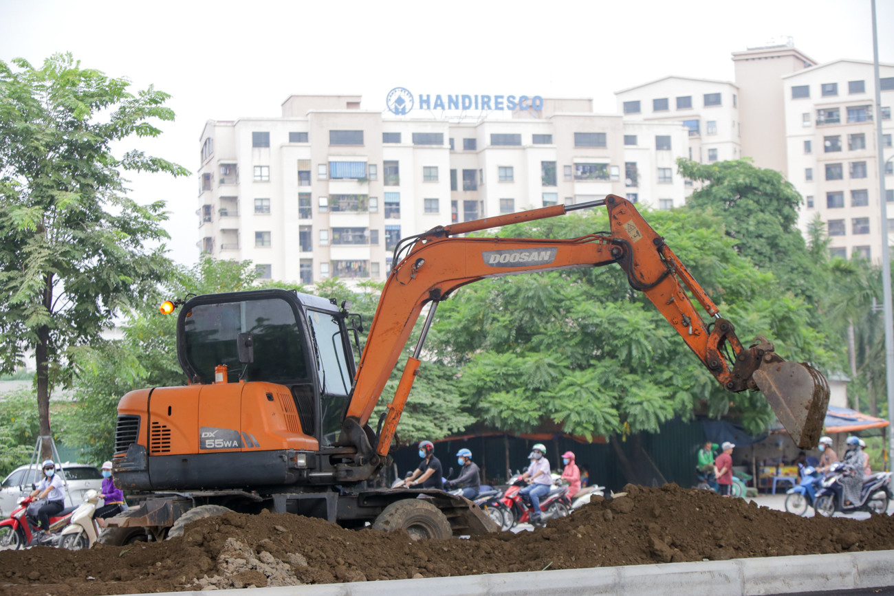 Dự kiến, công trình sẽ đưa vào sử dụng từ tháng 10/2020 để chào mừng 1010 năm Thăng Long - Hà Nội. Cận cảnh đường vành đai 3 trên cao nối cầu Thăng Long - Mai Dịch sắp thông xe ảnh 13