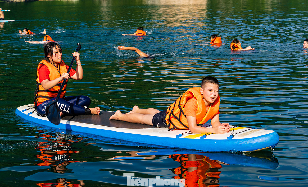 Ngẩn ngơ trước vẻ đẹp của 'Vịnh Hạ Long' giữa đại ngàn xanh thẳm ảnh 10